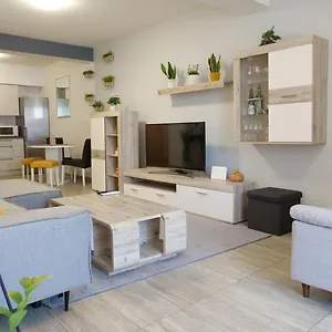 Spacious With Free Private Parking Pula